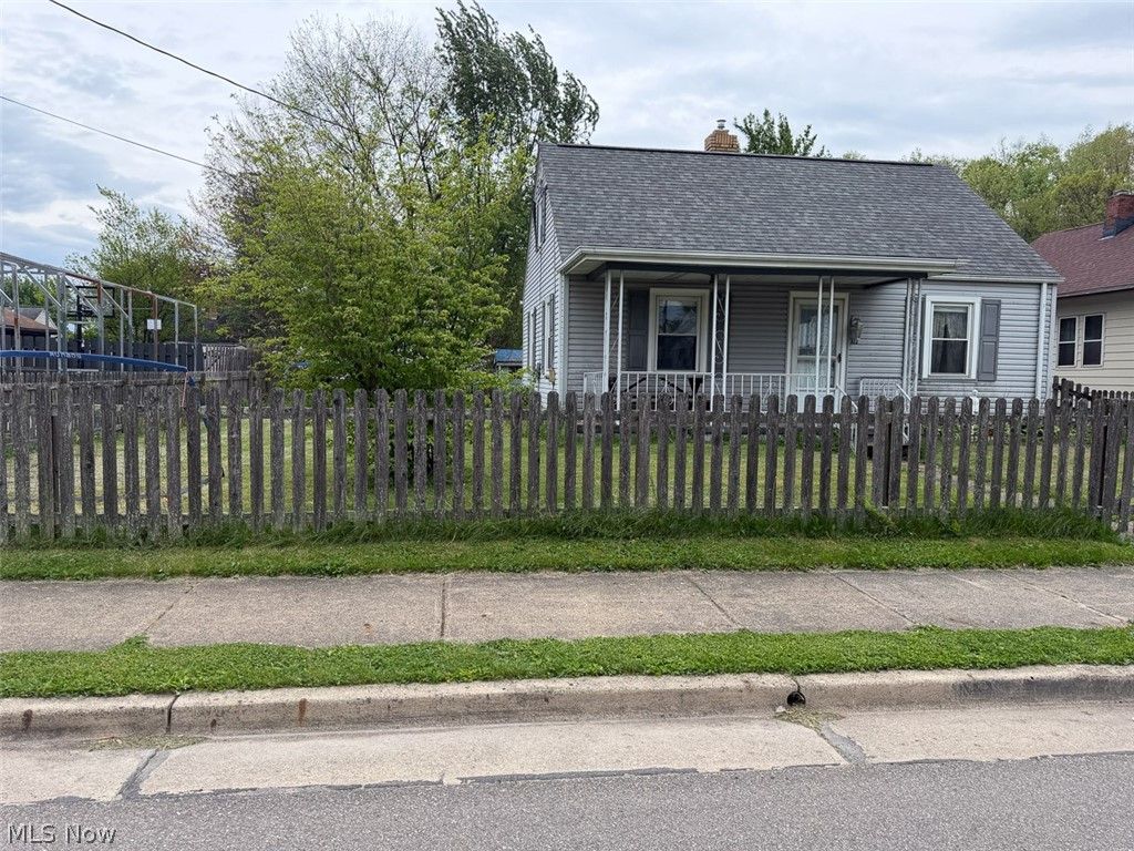 Photo of 322 Millview Place SW, Canton, OH 44706 (MLS # 5211030)