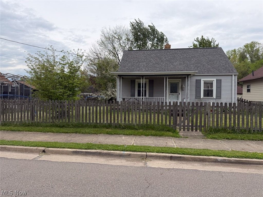 Photo of 322 Millview Place SW, Canton, OH 44706 (MLS # 5211030)