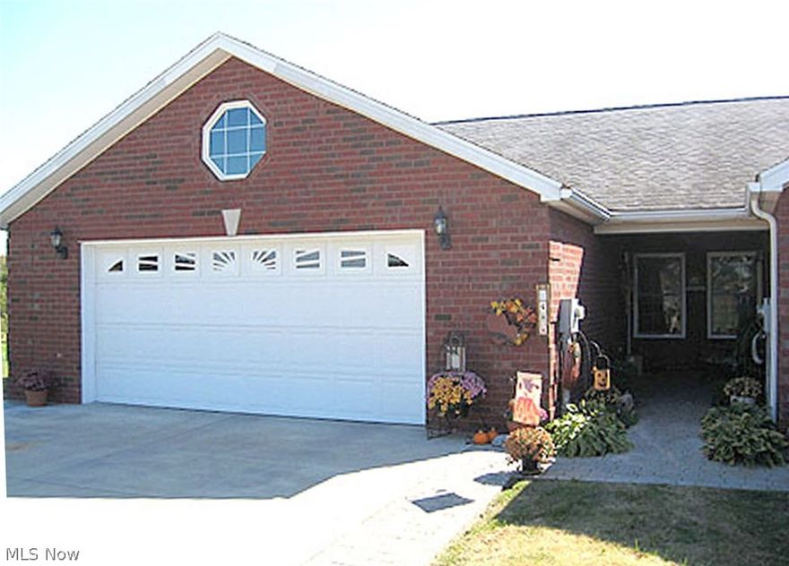 Great room concept with cathedral ceilings encompass the living room, with an entire wall of built-in cherry bookcases & computer desk highlighted by a beautiful gas log FP right in the center, the dining area & the kitchen with a breakfast bar island, an abundance of beautiful cherry cabinets, granite counter tops & stainless steel appliances. Oak hardwood floors are seen through-out the great room. Through french doors is a year-round, enclosed patio screened in the summer & glassed in the winter. Less than 50 ft away you can stand on the #5 tee-box. Gorgeous panoramas of the golf course.  Elem: Gihon Elementary School  Elem/Bus: Y  JrHigh: Edison Jr. High School  JrHigh/Bus: Y  High: Parkersburg South High  High/Bus: Y  Fire: VOL  Police: SHF  PossFreeGas: N. LB#31676760.;SQFT=Fin L1:1311, Fin Above:1311, Fin Total:1311, Unfin Above:0;GAR= 2 Car Att, Opener(s)