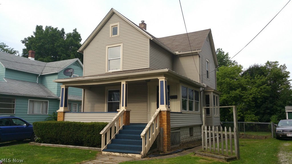 This 3 bedroom 1 bath home has a spacious eat-in kitchen, first floor laundry area, rear patio and 2 car detached garage. Imagine the possibilities! This is a Fannie Mae Homepath property.