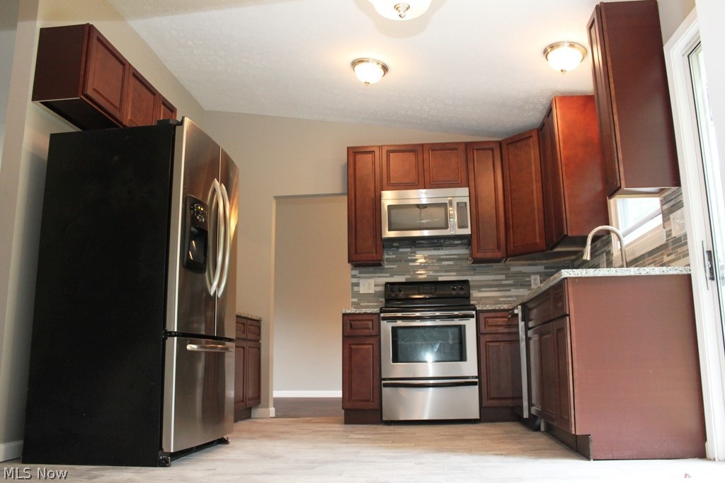 Drake Estates 04 - Residential