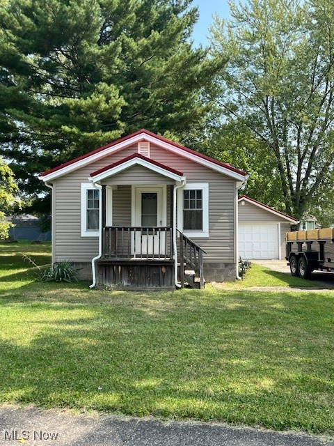 Searching for a practical investment property? How about a project within your budget that's still liveable? Look no more! This charming 1 bedroom, 1 (spacious) bath ranch sits on North Road in Niles, conveniently close to the fantastic Eastwood Mall and other shopping centers while still giving you a feel for the country. New metal roof, vinyl siding and windows! Interior of this home is ready for a face lift that would make for a super fun project! Brand new gas stove and overhead microwave provided! Some (vinyl tongue and groove) flooring, ceiling fans and bathroom material included as well! Motivated seller. Call co-lister NOW to make an offer today and be blessed!
