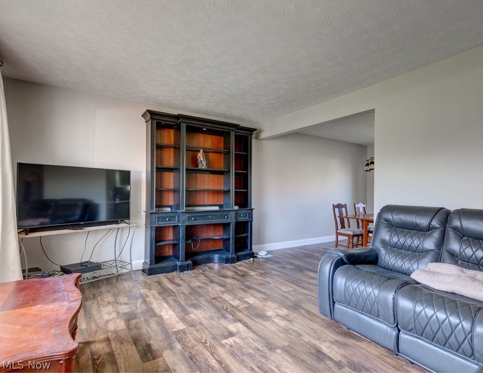 Pine 01 02 - Residential