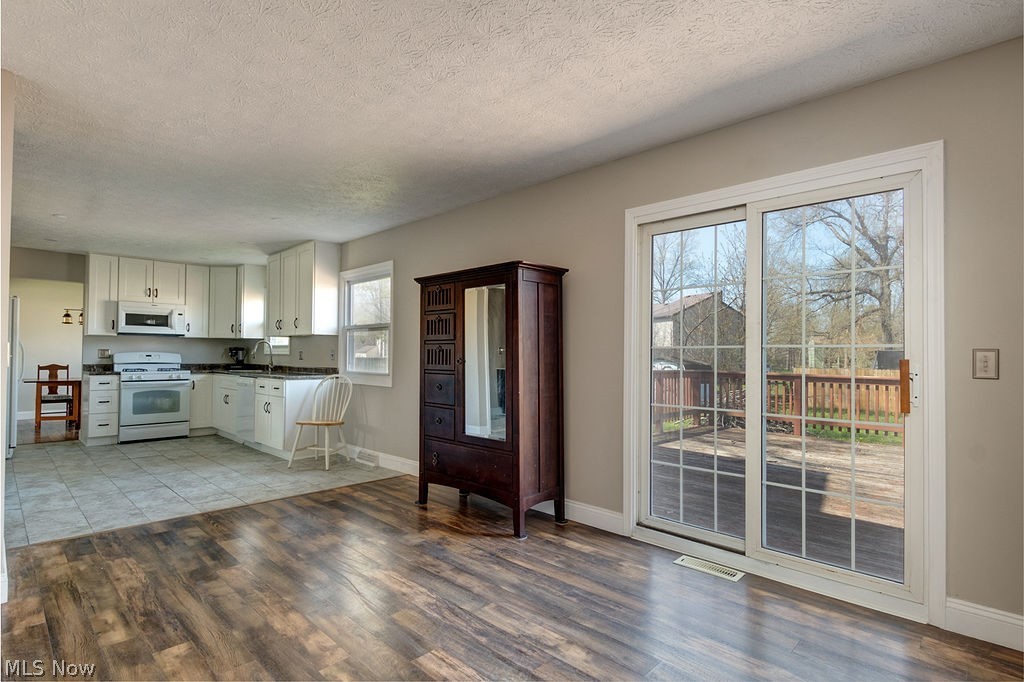 Pine 01 02 - Residential