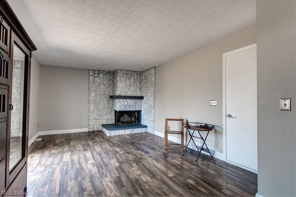 Pine 01 02 - Residential