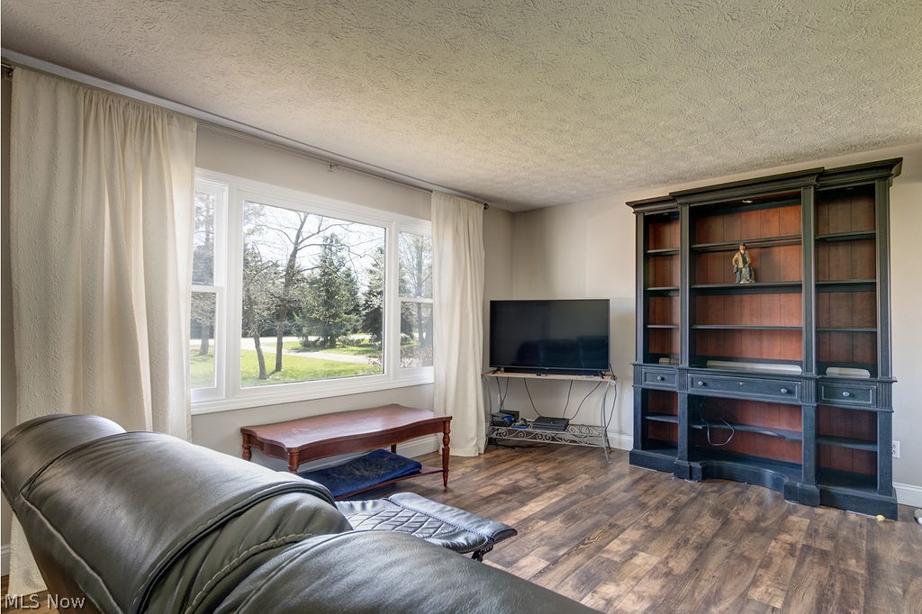 Pine 01 02 - Residential