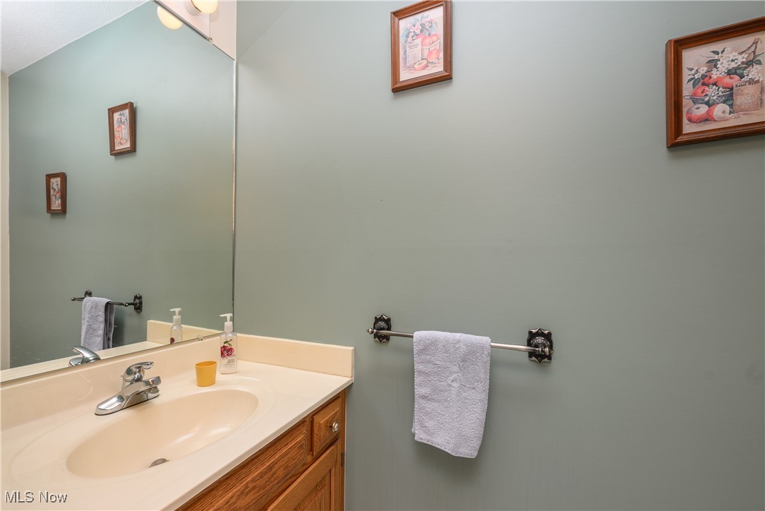 140 Jessica Drive, Dover, Ohio image 29
