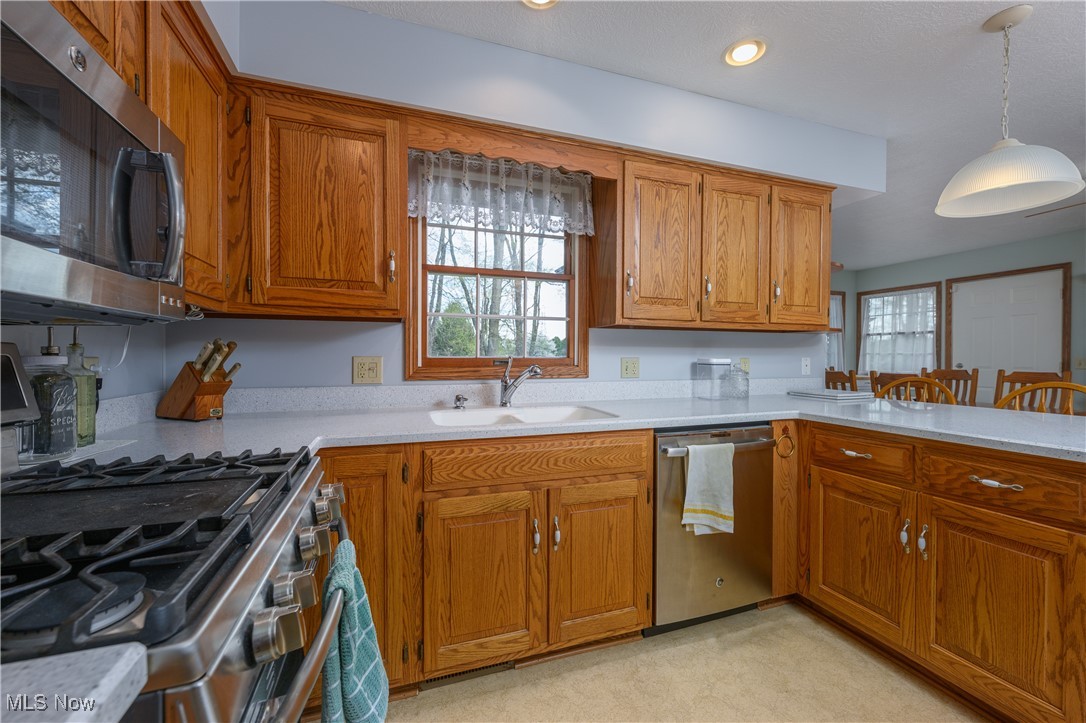 140 Jessica Drive, Dover, Ohio image 17
