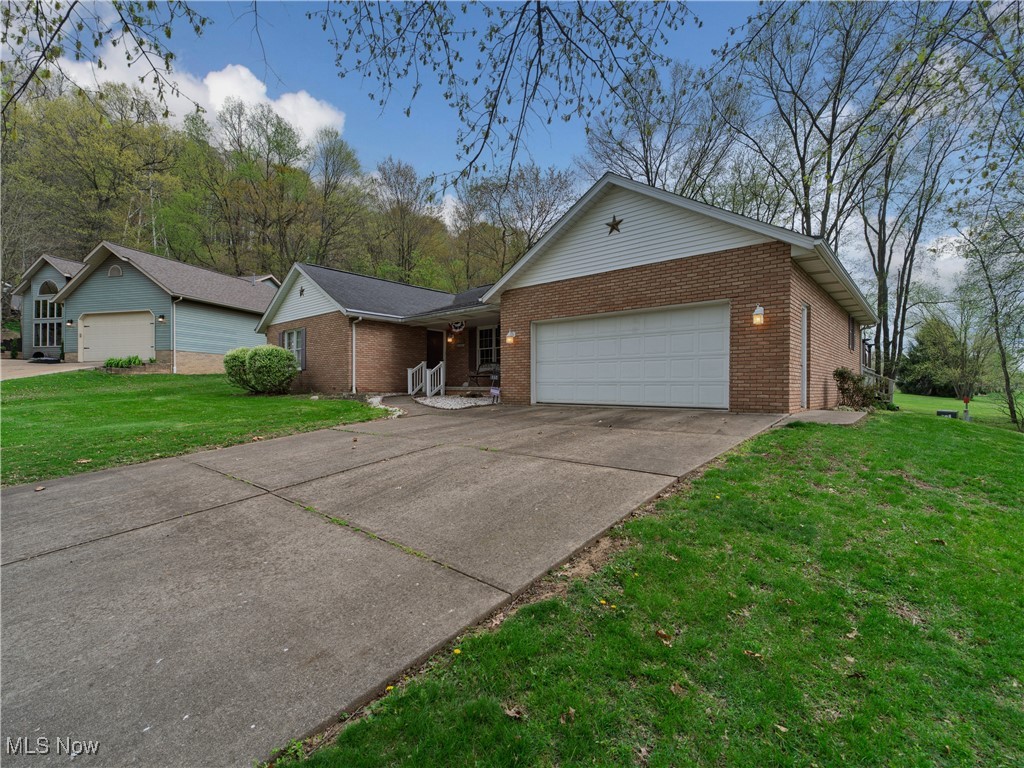 140 Jessica Drive, Dover, Ohio image 3