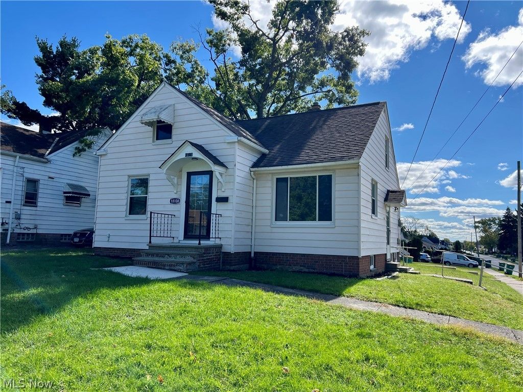 Photo of 18108 Mccracken Road, Maple Heights, OH 44137 (MLS # 5205815)