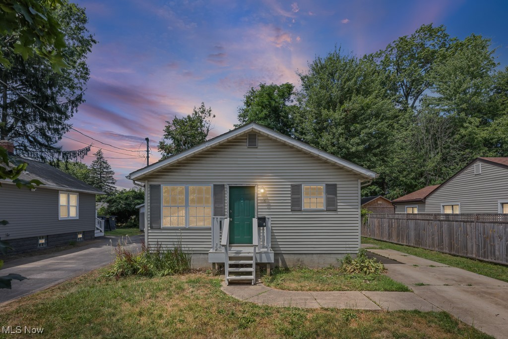 Welcome to 1118 Hammel St! This simple living three-bedroom ranch is ready for its new owner! This home offers updated flooring in the living room and bedrooms, as well as a brand new furnace that was just installed. When entering the home, you are greeted with a spacious living room that wraps around into the open-plan kitchen. Down the hallway are the three bedrooms and a full bathroom. There is a full basement for plenty of storage, and it is a blank canvas for someone who would like to make use of the extra space. Don't miss your opportunity to check this ranch out. Call your favorite agent today and schedule your own private showing!