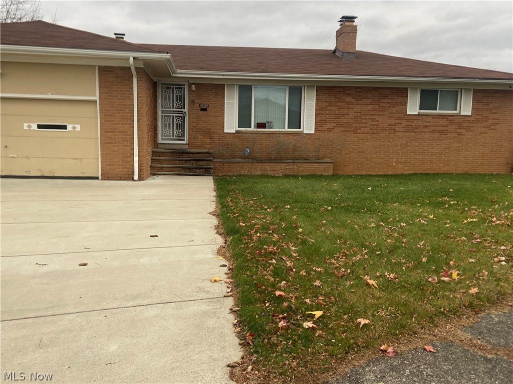 Photo of 16307 Highview Drive, Cleveland, OH 44128 (MLS # 5194434)