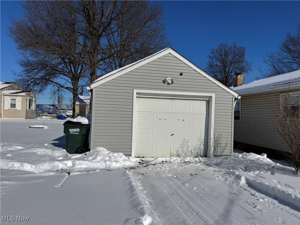 Photo of 341 6th Street NE, Barberton, OH 44203 (MLS # 5184668)