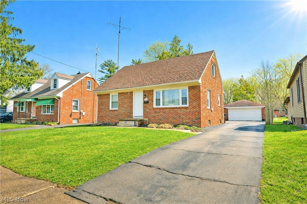 Photo of 1153 Meadowbrook Avenue SE, Warren, OH 44484 (MLS # 5194890)