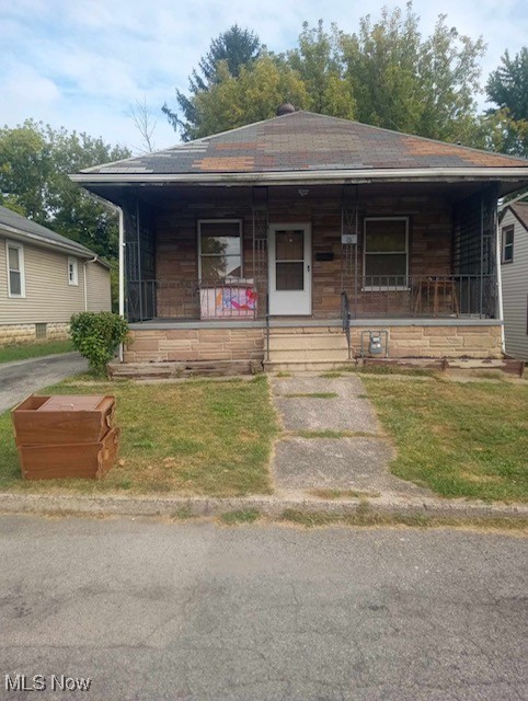 Ranch home on the West side of Youngstown. 1 Story 2 bedroom, living room and kitchen. Private parking in the 1 car detached garage. It has a nice covered front porch, 1 year lease, 1 month security deposit, renters insurance is required. $25 application fee.