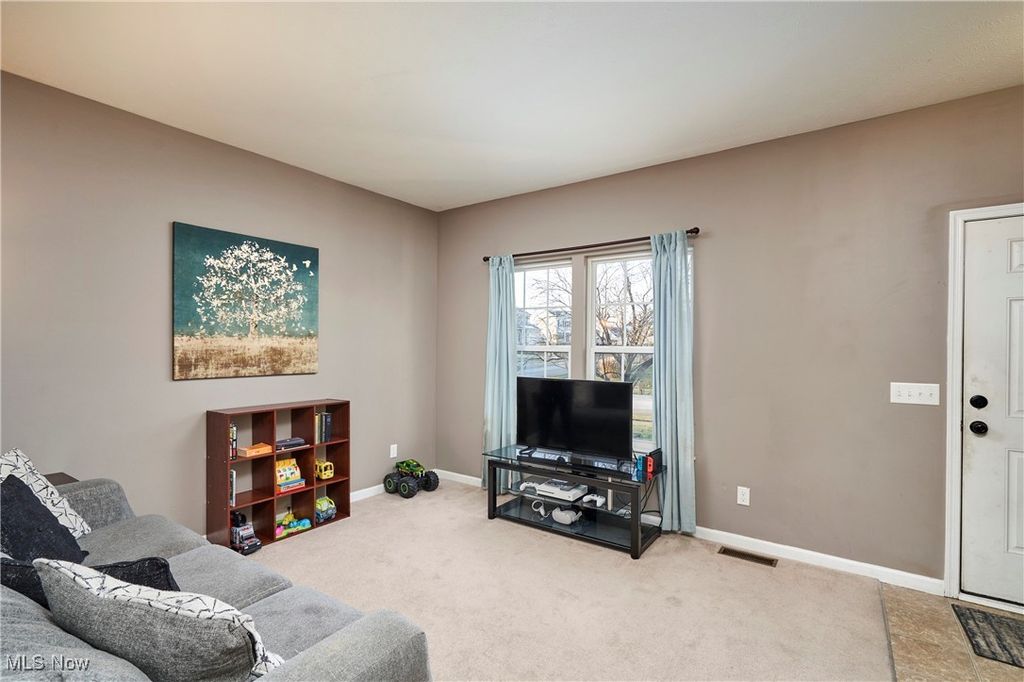 Photo of 8098 Diamond Park Avenue NE, Canton, OH 44721 (MLS # 5167503)