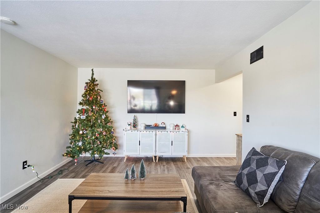 Photo of 18501 Hilliard Boulevard, Rocky River, OH 44116 (MLS # 5176657)