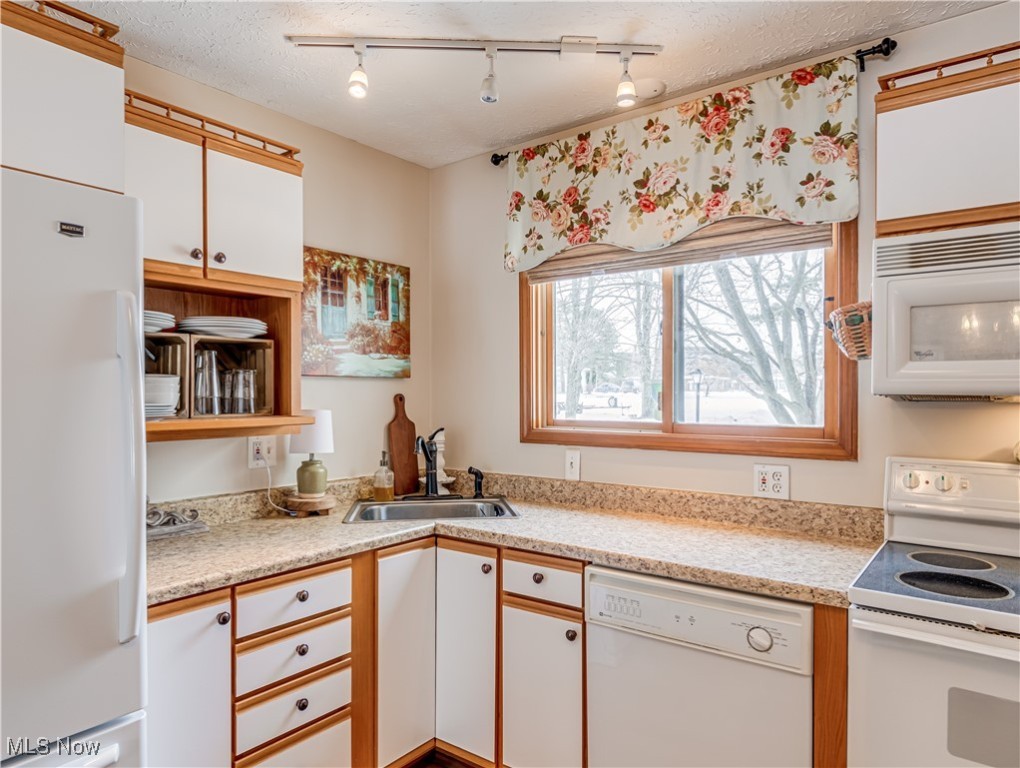 5573 Pipers Court #23, Parma, Ohio image 4