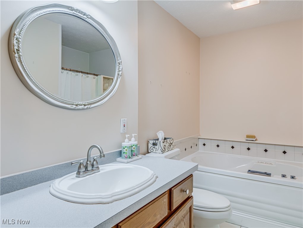 5573 Pipers Court #23, Parma, Ohio image 18