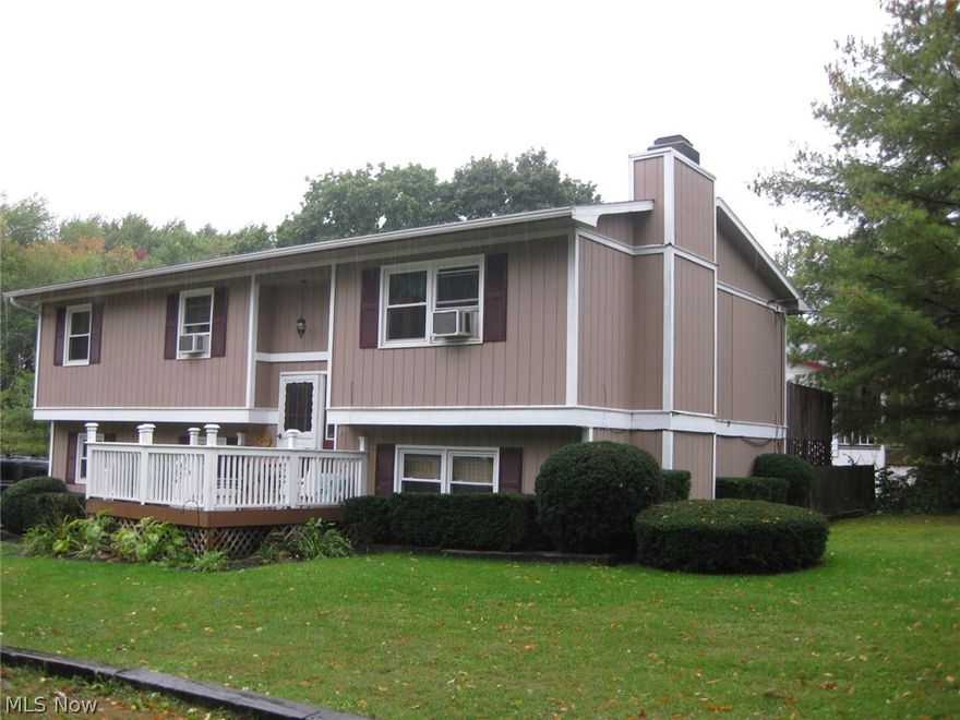 Completely redone Bi level, over last 6 years.
New roof, gutters, and windows in 2014.
Painted outside 2013, painted inside 2015.
New fixtures, floors, and carpet in 2008. Furnace has A-coil for adding A/C.
So much more, so come take a look.
Copley/Fairlawn schools.
Priced to sell quickly.