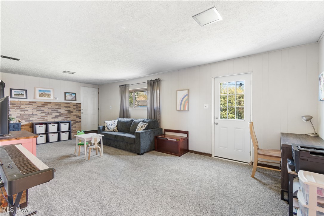 1015 Cornell Drive, Alliance, Ohio image 16