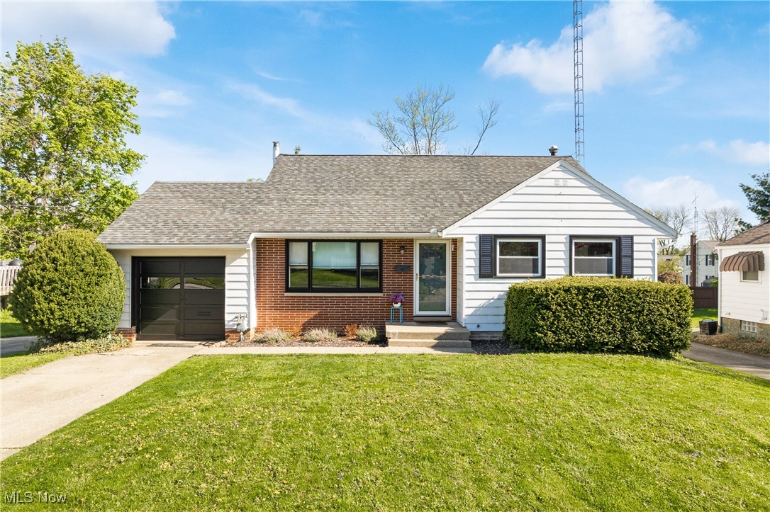 1015 Cornell Drive, Alliance, Ohio image 1