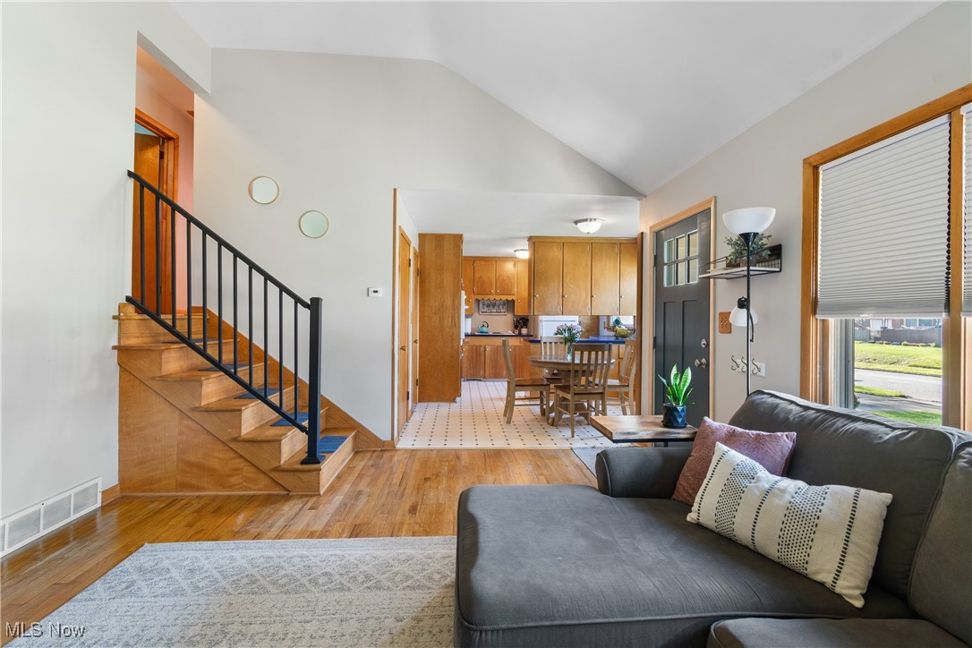 1015 Cornell Drive, Alliance, Ohio image 4