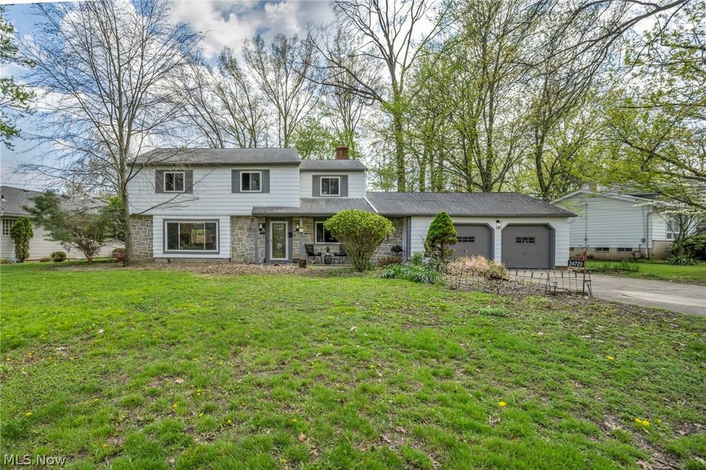 Photo of 24720 Dundee Drive, Richmond Heights, OH 44143 (MLS # 5201969)