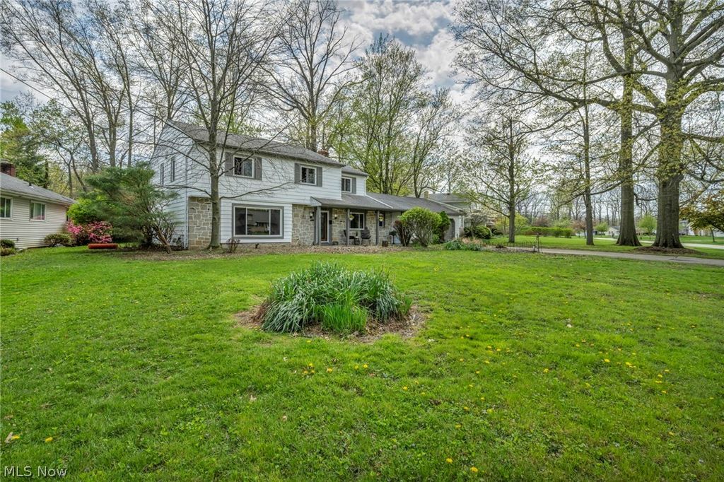 Photo of 24720 Dundee Drive, Richmond Heights, OH 44143 (MLS # 5201969)