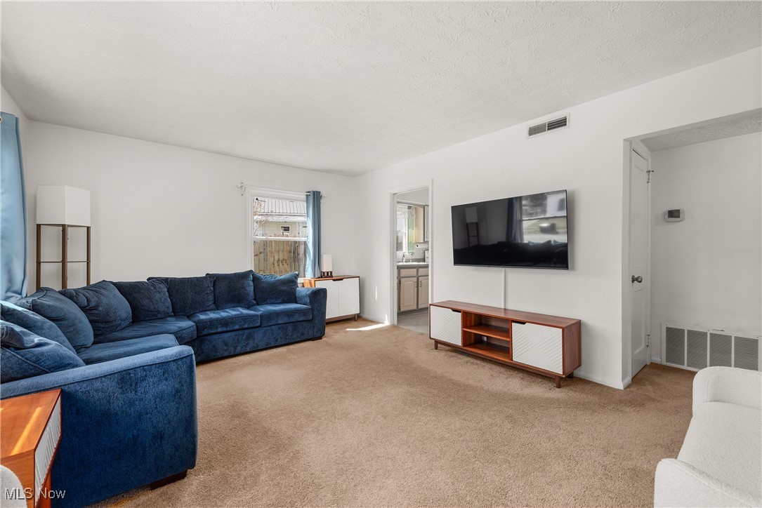 2130 Suncrest Drive, Cuyahoga Falls, Ohio image 4