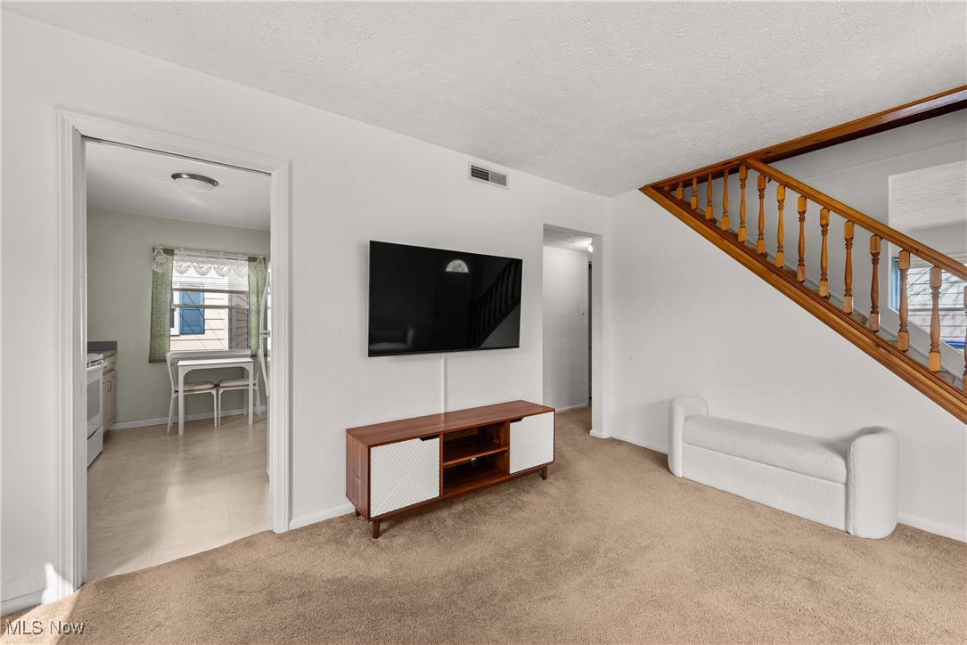 2130 Suncrest Drive, Cuyahoga Falls, Ohio image 8