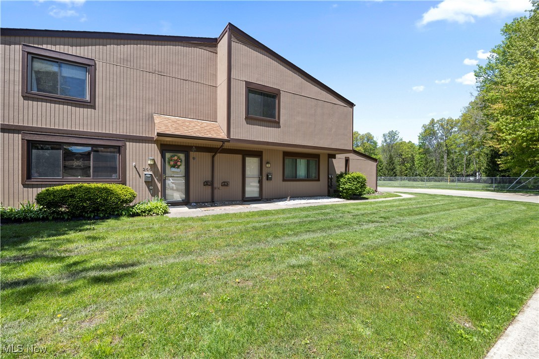 26674 Lake Of The Falls Boulevard, Olmsted Falls, Ohio image 2