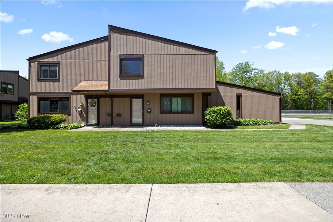26674 Lake Of The Falls Boulevard, Olmsted Falls, Ohio image 1