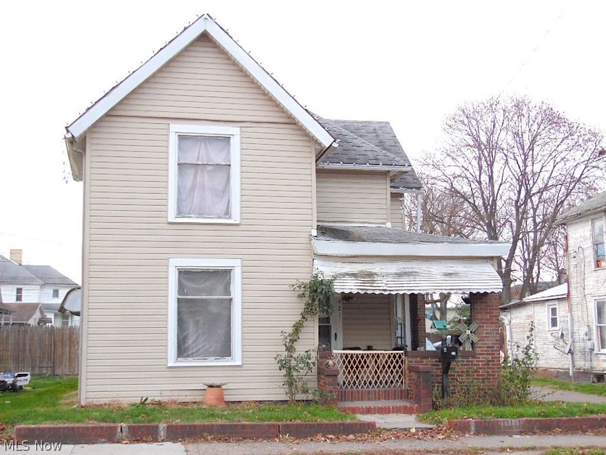 This investment property has a living room, dining room as well as an eat-in kitchen. Three bedrooms and 1.5 baths also occupy this property.  This investment property won't be on the market for long. Call to schedule your private viewing today.