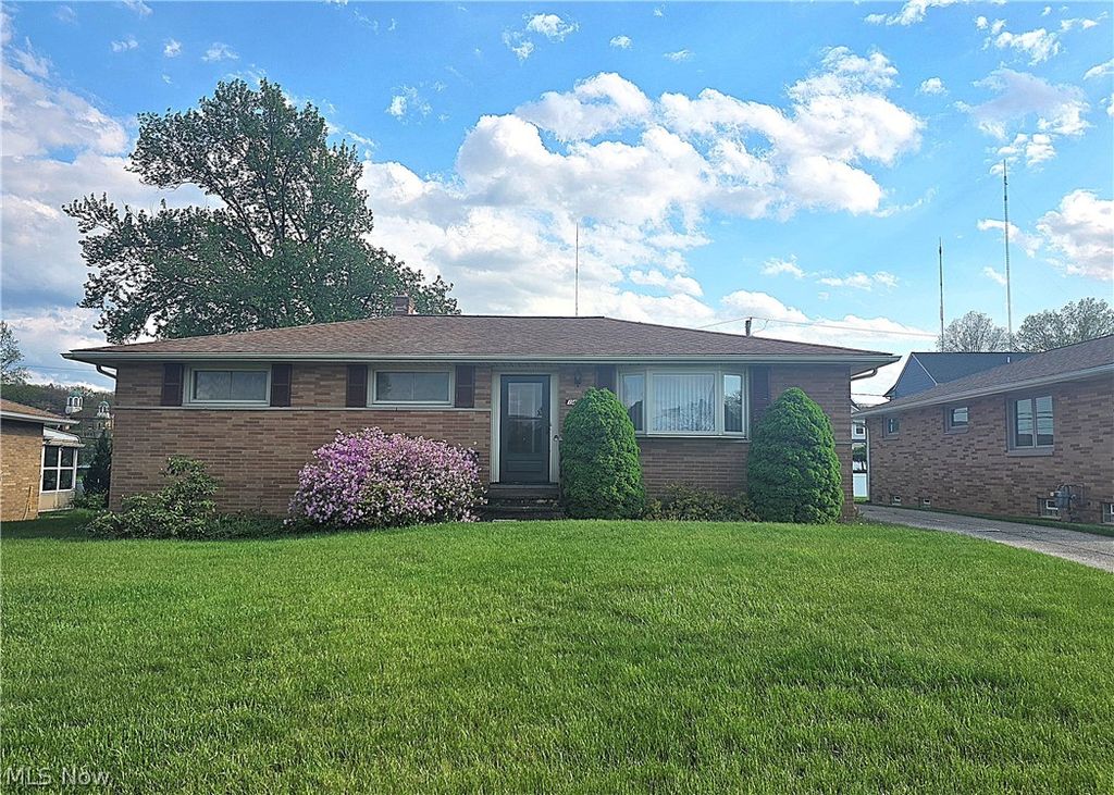 Photo of 1423 Roanoke Drive, Parma, OH 44134 (MLS # 5207094)
