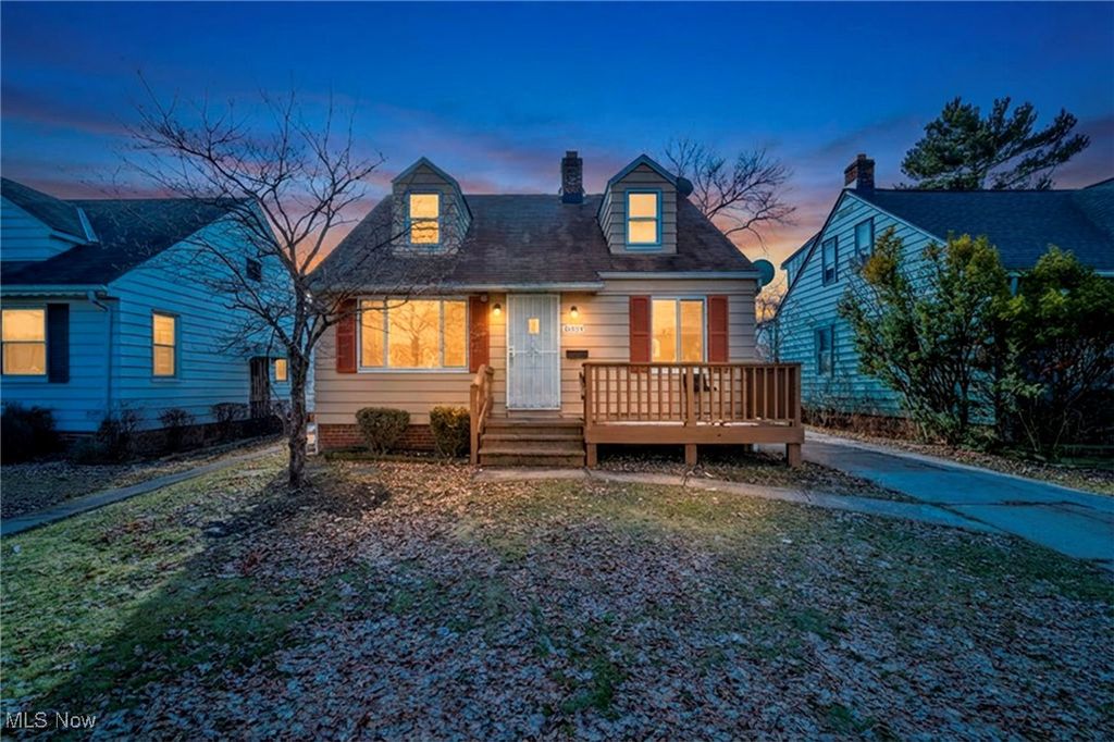 Photo of 15404 Fernway Drive, Maple Heights, OH 44137 (MLS # 5178262)