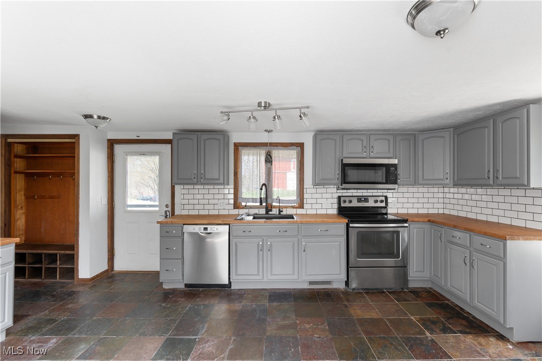 14754 Elton Street, Navarre, Ohio image 14