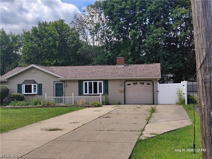 Photo 1 of 21 — 2822 Redgate Lane, Austintown, OH 44515
