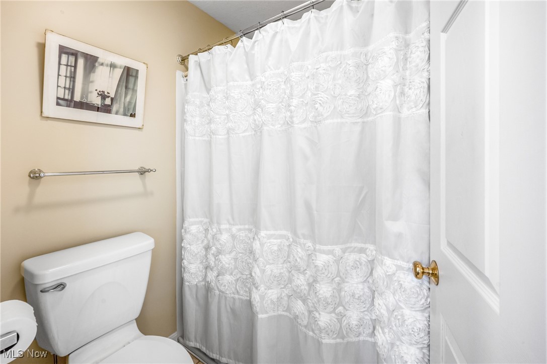 Youngstown, Ohio 44505, United States, 12 Bedrooms Bedrooms, ,8 BathroomsBathrooms,Residential,Active,94716