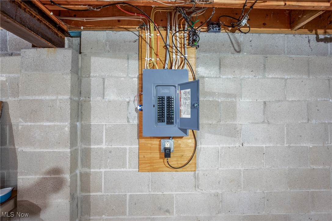 Youngstown, Ohio 44505, United States, 12 Bedrooms Bedrooms, ,8 BathroomsBathrooms,Residential,Active,94716