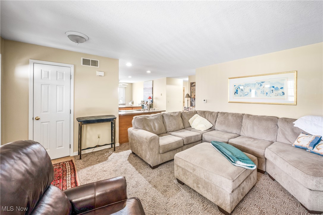 Youngstown, Ohio 44505, United States, 12 Bedrooms Bedrooms, ,8 BathroomsBathrooms,Residential,Active,94716