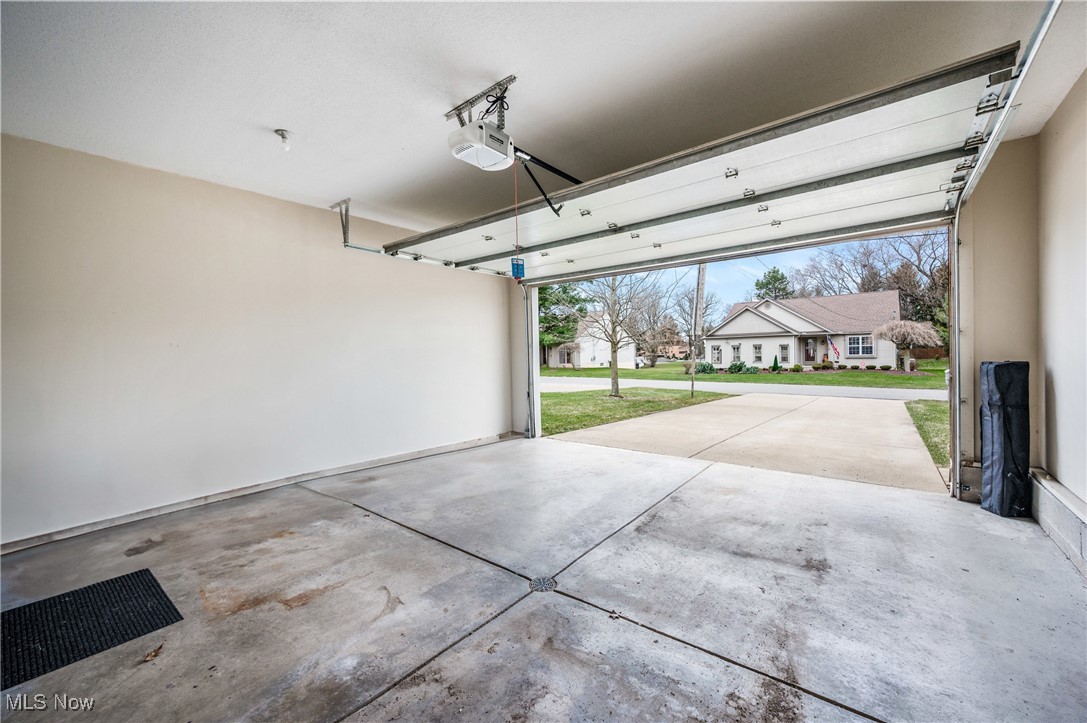 Youngstown, Ohio 44505, United States, 12 Bedrooms Bedrooms, ,8 BathroomsBathrooms,Residential,Active,94716