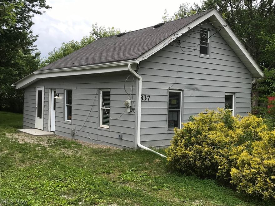 Welcome to 837 North State St.-- a newly renovated, freshly painted (inside and out) 3 bedroom home with a fenced- in
backyard and a 1.5 car garage that sits on almost a quarter of an acre! The laminate flooring on the 1st floor was newly
installed, as was the 1st floor carpeting. All new full bath! Ceiling fans in both bedrooms and living room help keep
things cool! The counter top and oven/range and fridge were just installed in the kitchen. Front door is brand new and
so is the concrete landing in front of it! House AND garage freshly painted! Home ownership can be yours today! Stop
by and make an offer!!