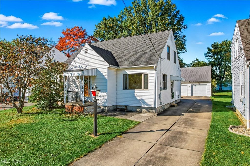 Photo of 1727 Lexington Avenue NW, Warren, OH 44485 (MLS # 5165773)