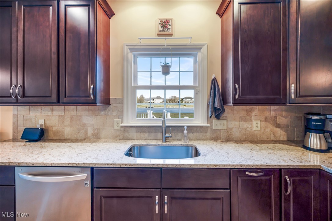 6378 Brianna Way, Warren, Ohio image 23