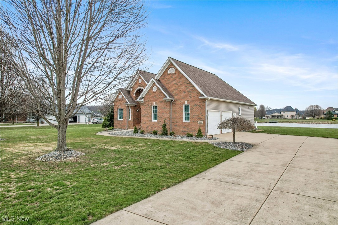 6378 Brianna Way, Warren, Ohio image 40