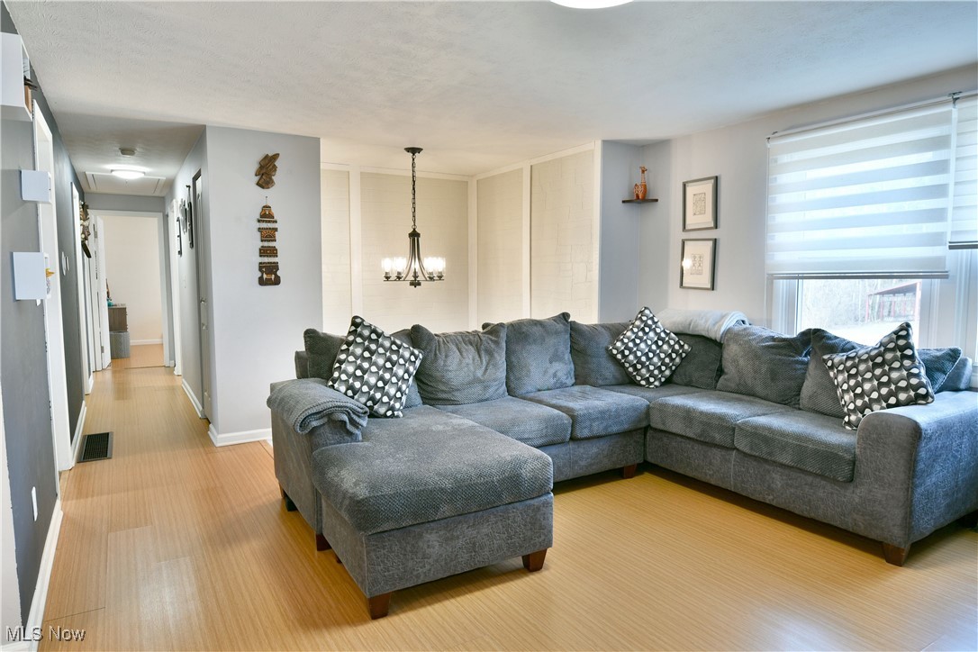 8018 Castle Rock Drive, Warren, Ohio image 10
