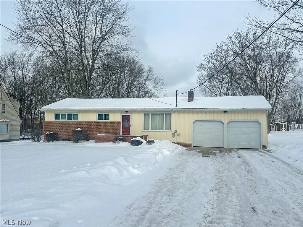 Photo of 8305 Hiram Place SE, Warren, OH 44484 (MLS # 5185902)