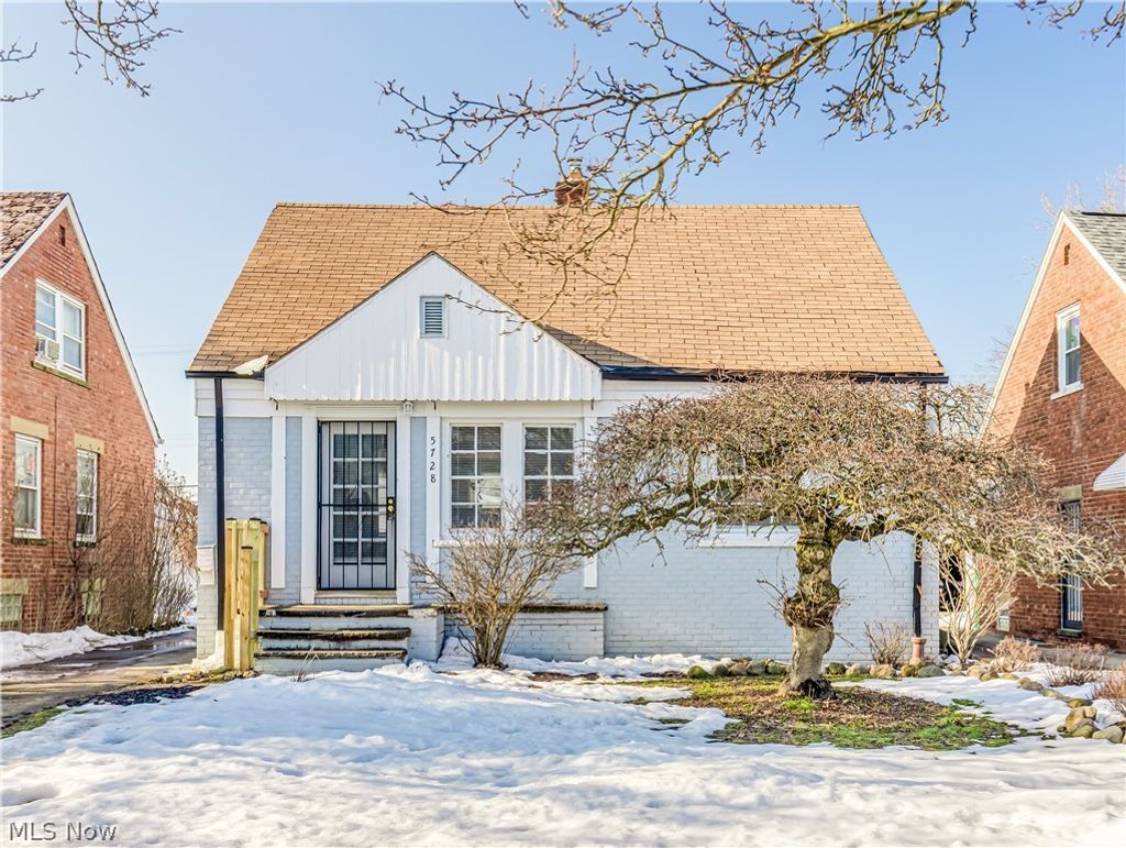 Photo of 5728 South Boulevard, Maple Heights, OH 44137 (MLS # 5187594)