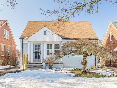 Photo of 5728 South Boulevard, Maple Heights, OH 44137 (MLS # 5187594)